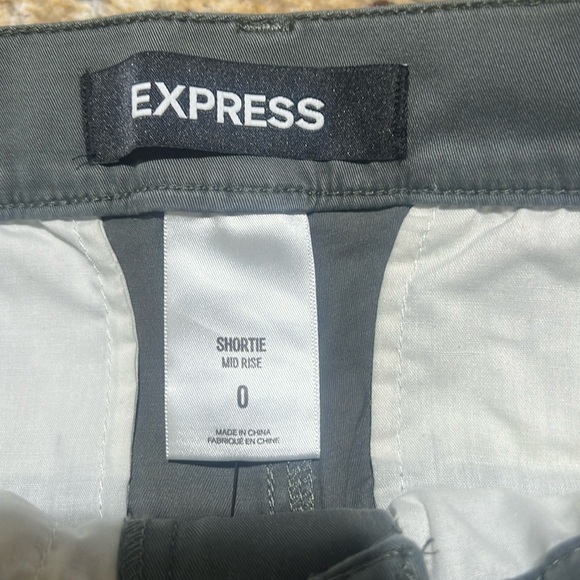 EXPRESS Mid Rise Twill Grey Trouser Shorts 0 - Picture 3 of 8